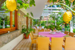 SorrentoVibes - Villa in Sorrento Center with gardens and outdoor space